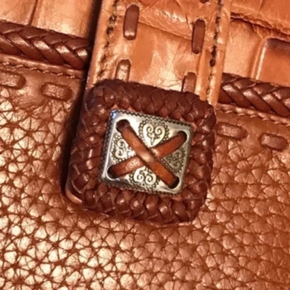 BRIGHTON Cognac Leather Wallet ID Organizer Zipper change coin purse zip Heart